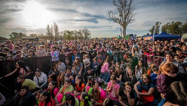 Cientos De Familias Celebraron El Mes De Las Infancias En La Plaza Buj N