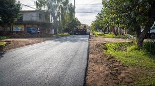 Nueva Plaza y más asfaltos en el barrio Manantiales