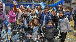 Orgullo celeste y blanco: alumnos de Ituzaingó juraron lealtad a la Bandera