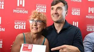 Nueva entrega de credenciales de beneficios para adultos mayores en Morón