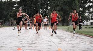 Morón reinauguró la pista de atletismo del Gorki Grana con obras de modernización