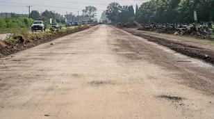 Repavimentan y ampl&iacute;an la Ruta 24 en Moreno