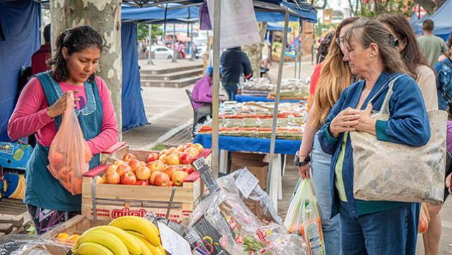 Moreno relanza el Mercado de la Economía Popular en la Plaza San Martín
