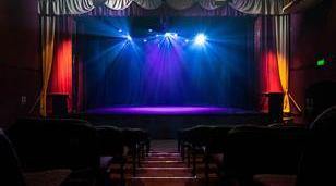 Moreno renueva su propuesta cultural con funciones gratuitas en el Teatro Marechal