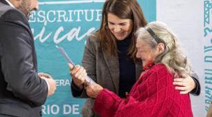 Regularizaci&oacute;n dominial: m&aacute;s de mil familias recibieron su escritura en Moreno