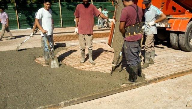 Avanza la obra del playón deportivo en el barrio Libertador