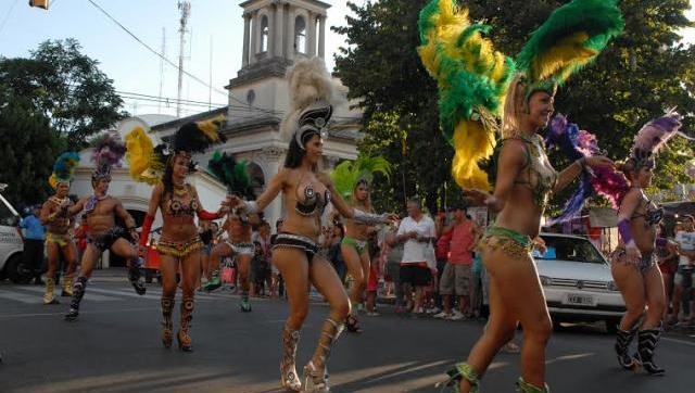 Morón vibró al ritmo del Carnaval de Entre Ríos