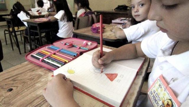Más de dos millones de niños que reciben la AUH ahora percibirán ayuda escolar
