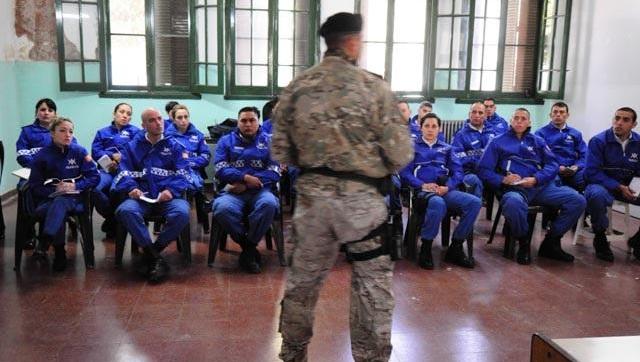 Instructores  del grupo Alcón capacitaron a efectivos de la Policía Local 