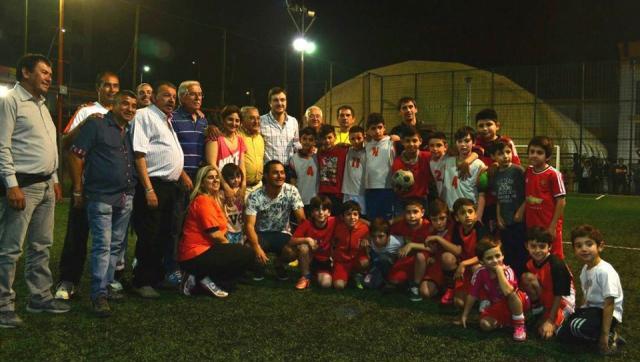El Club 77 estrenó canchas de fútbol y de tenis 
