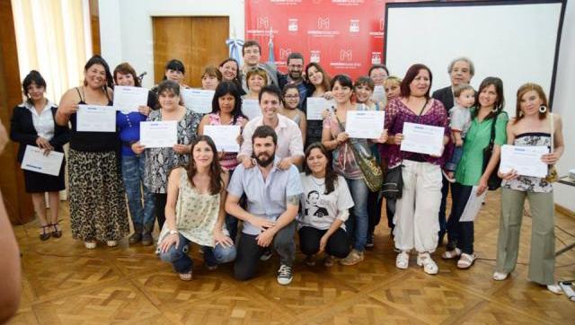 Entregaron documentación y certificados a cooperativistas del Argentina Trabaja