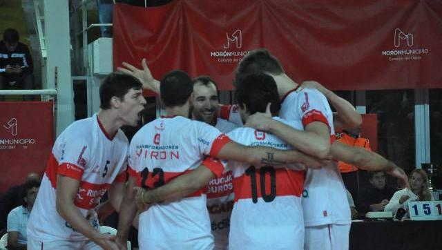 El voley masculino del Deportivo Morón se prepara para jugar el torneo de la FMV, en la máxima categoría