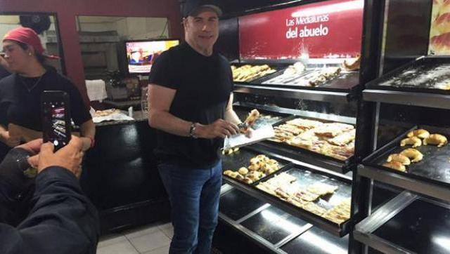 El legendario John Travolta compró facturas en Castelar