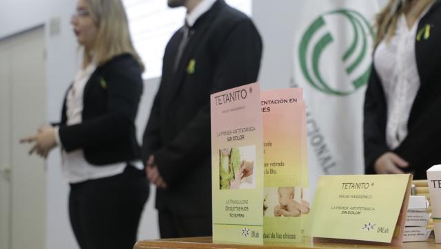 Estudiantes de la Universidad de La Matanza ensayan el lanzamiento de productos farmacéuticos