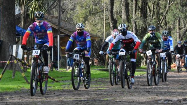 Ciclistas bonaerenses compitieron en el Parque Municipal Los Robles