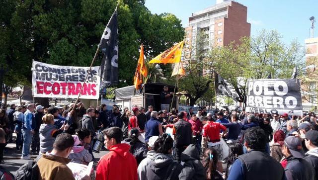 Trabajadores de la ex Ecotrans protestan en Morón por su fuente laboral