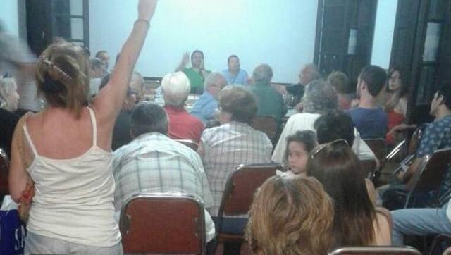 Vecinos de Villa Sarmiento vuelven a congregarse para reclamar contra el Impuestazo Municipal