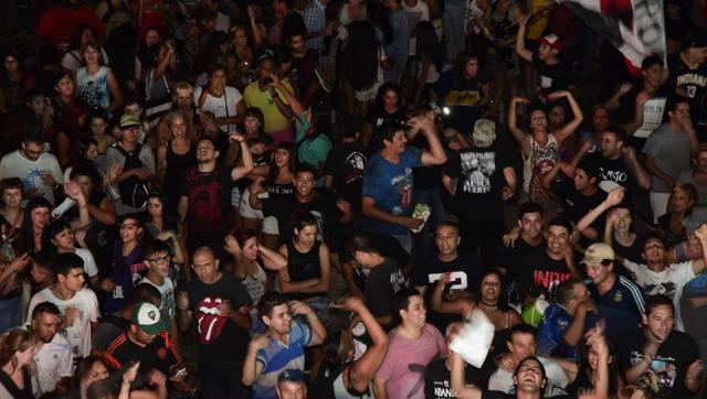 Una multitud ricotera copó la Plaza San Martín para ver 