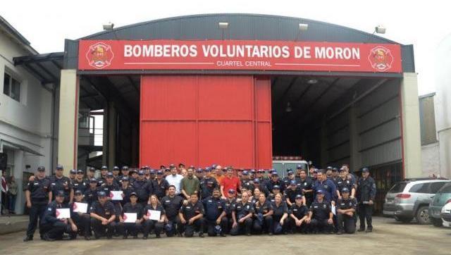 Bomberos de Morón ayudaron a apagar incendio en depósito de José León Suárez
