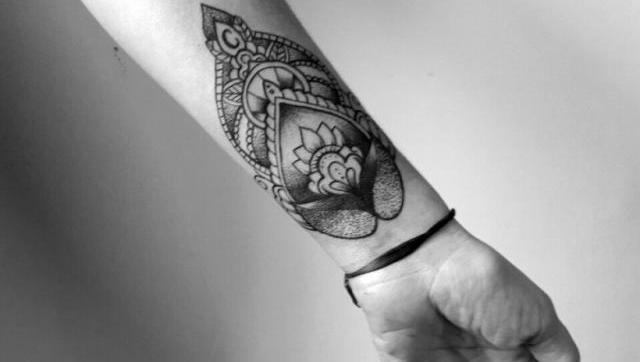 En Haedo, un vecino hace tatuajes gratuitos a mujeres víctimas de violencia de género