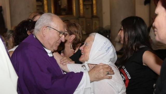 El obispo de Morón homenajeó junto a Nora Cortiñas a las monjas francesas desaparecidas por la dictadura