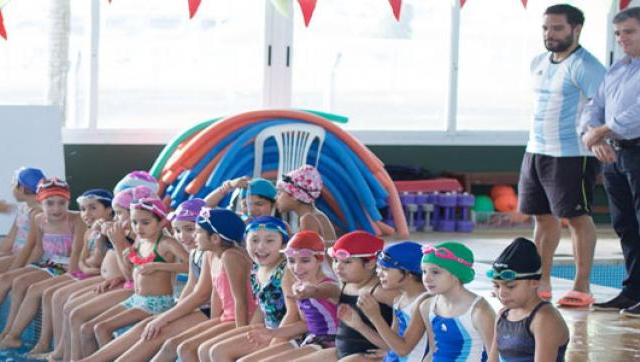  Reapertura del programa de natación para estudiantes de escuelas primarias