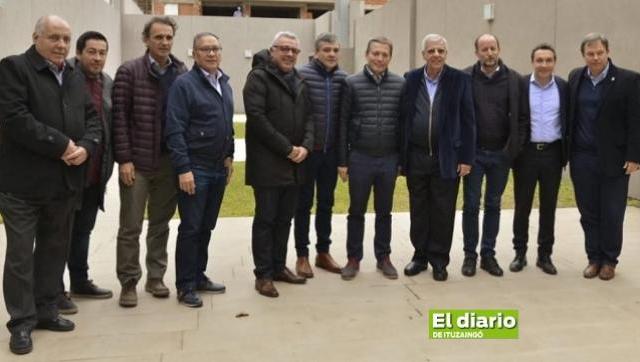 Diez intendentes peronistas del Conurbano en defensa de AySa