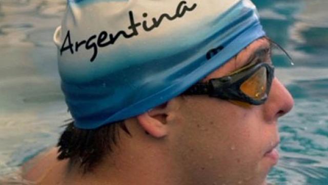 Cruzada solidaria para cumplirle el sueño a un joven nadador con síndrome de down