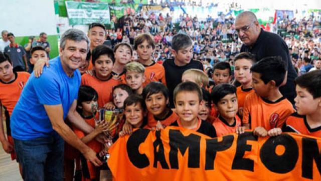 Zabaleta entregó los trofeos de la Liga de Fútbol Infantil