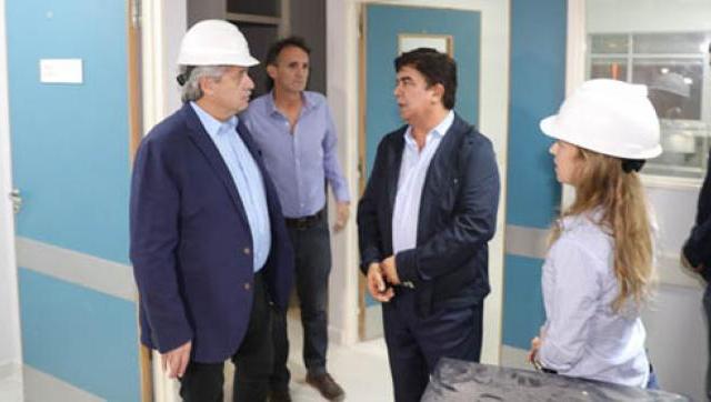 Fernández supervisó el avance de las obras del Hospital René Favaloro junto a Fernando Espinoza, Gabriel Katopodis y Máximo Kirchner