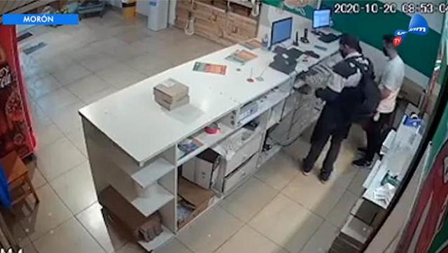 Asaltaron un local de comida en Castelar, disfrazados de cocineros