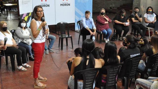 Ghi y Gómez Alcorta debatieron problemáticas de género junto a estudiantes secundarios