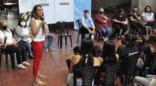 Ghi y Gómez Alcorta debatieron problemáticas de género junto a estudiantes secundarios