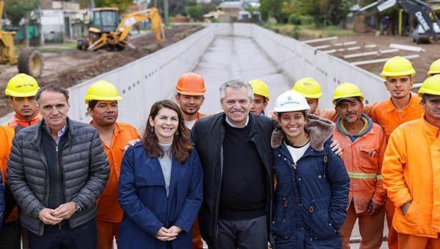 El Presidente y la Intendenta recorrieron la obra de saneamiento del Arroyo Los Perros