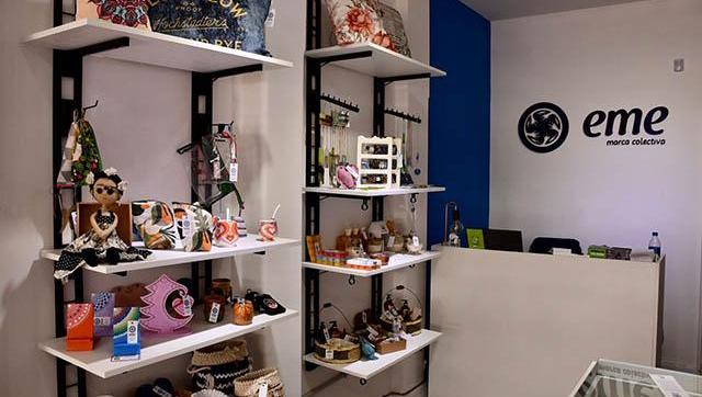 Morón promueve las compras navideñas de la marca local EME