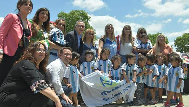 Entrega de equipos deportivos y lúdicos para jardines municipales