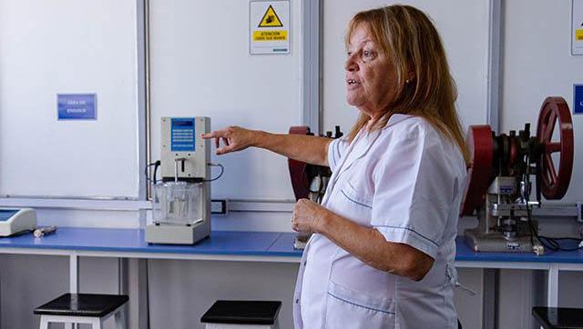 Universidad de Morón: inauguran simulador de laboratorio para estudiantes de Farmacia