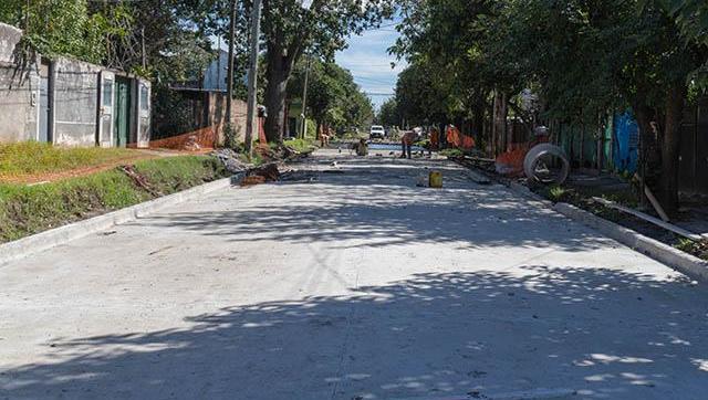 Continúan la obra de pavimentación en Barrio Parque Trujui