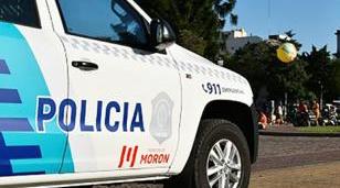 Aumentan robos en Villa Sarmiento: delincuentes trepan paredes para ingresar a casas