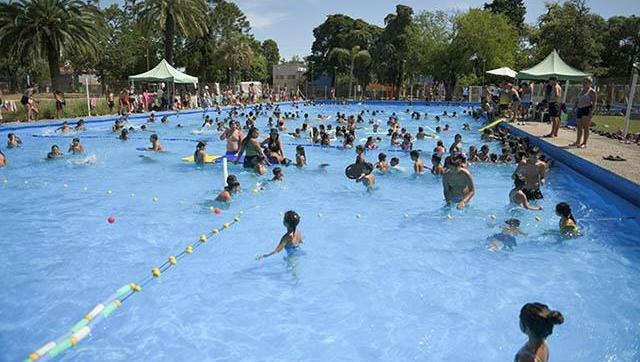 Vení a refrescarte en La Torcaza: pileta libre los fines de semana en Ituzaingó