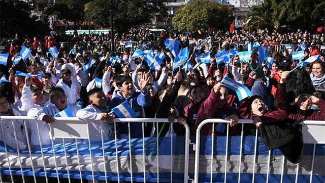 Más de 4500 estudiantes de Morón prometieron fidelidad a la Bandera Nacional