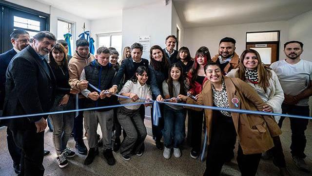 Fernández y Kicillof inauguraron una nueva escuela secundaria en Cuartel V 